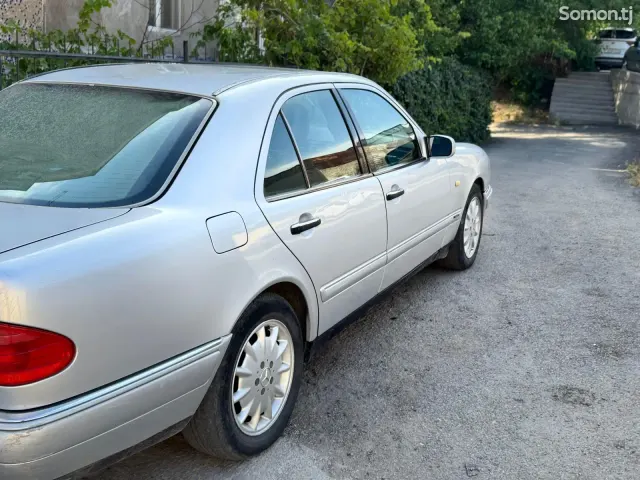 Mercedes-Benz E class 1997 · 2.3 AT