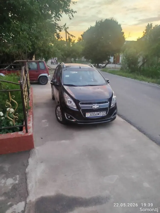 Chevrolet Spark 2014 · 1.0 AT