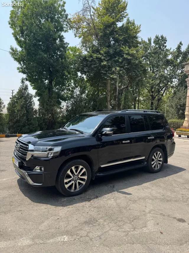 Toyota Land Cruiser 2018 · 4.5 AT