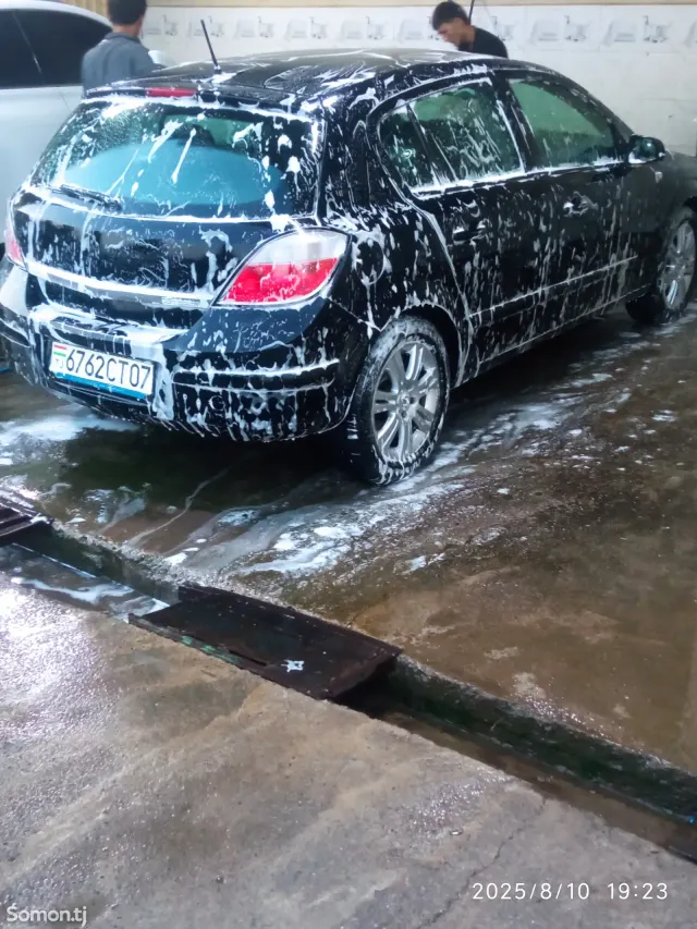 Opel Astra H 2007 · 1.6 MT