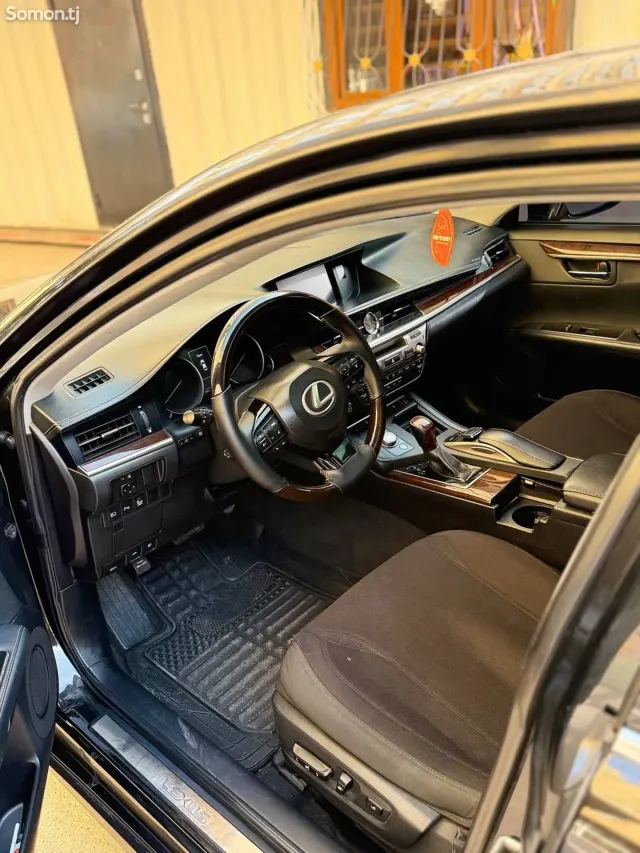 Lexus ES series 2016 · 3.5 AT