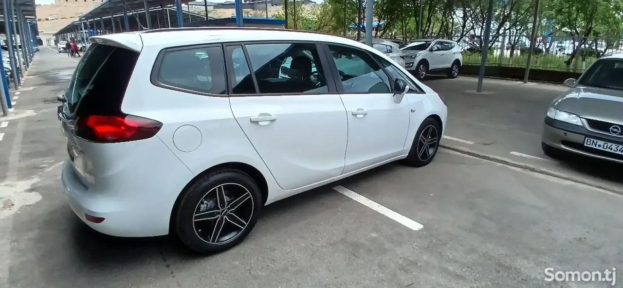 Opel Zafira 2015 · 1.6 MT