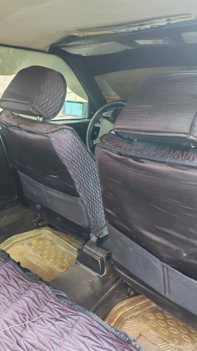 Mercedes-Benz W201 1990 · 1.7 MT