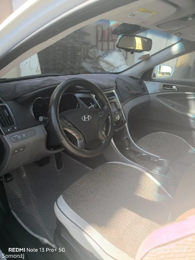 Hyundai Sonata 2014 · 2.4 AT