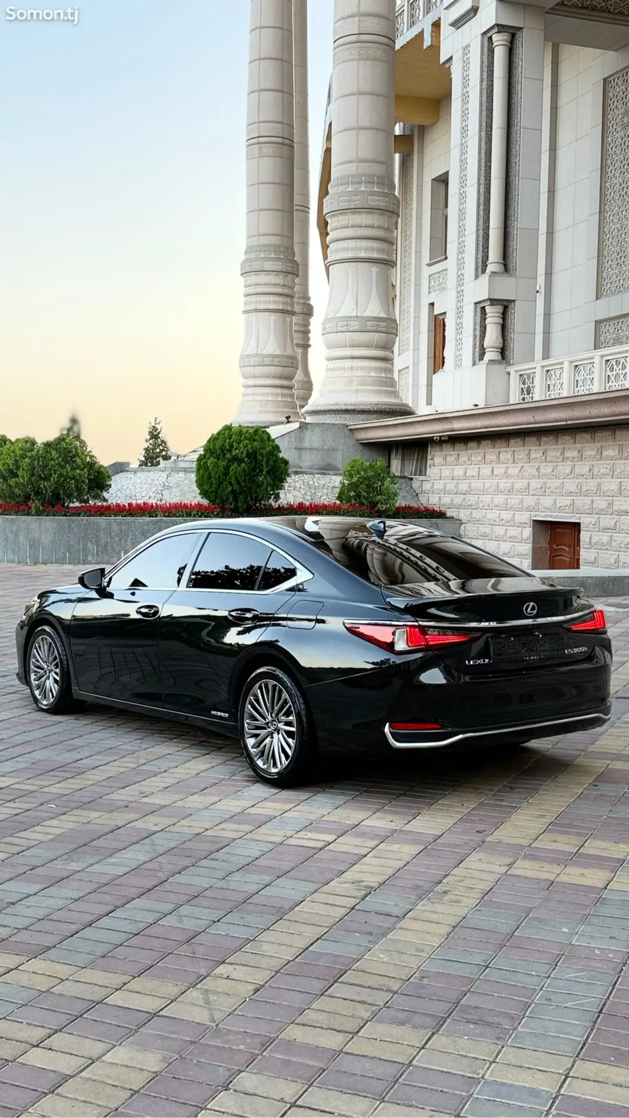 Lexus ES series 2020 · 2.5 AT