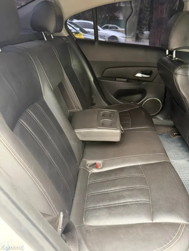 Chevrolet Cruze 2013 · 1.8 AT