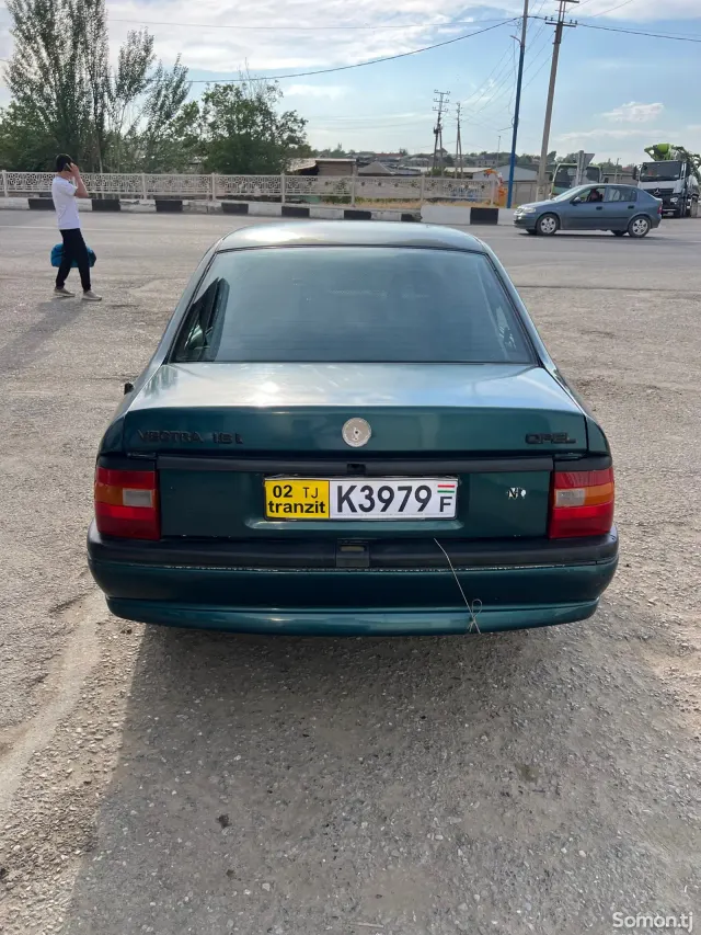 Opel Vectra A 1994 · 1.6 MT