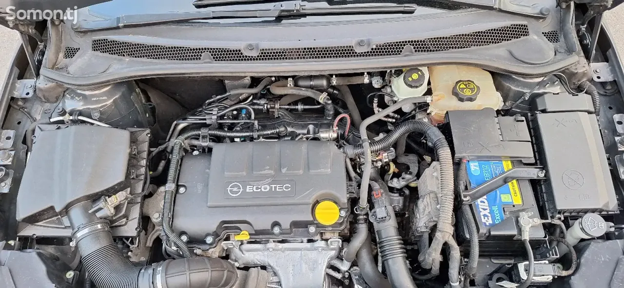 Opel Astra J 2015 · 1.4 MT
