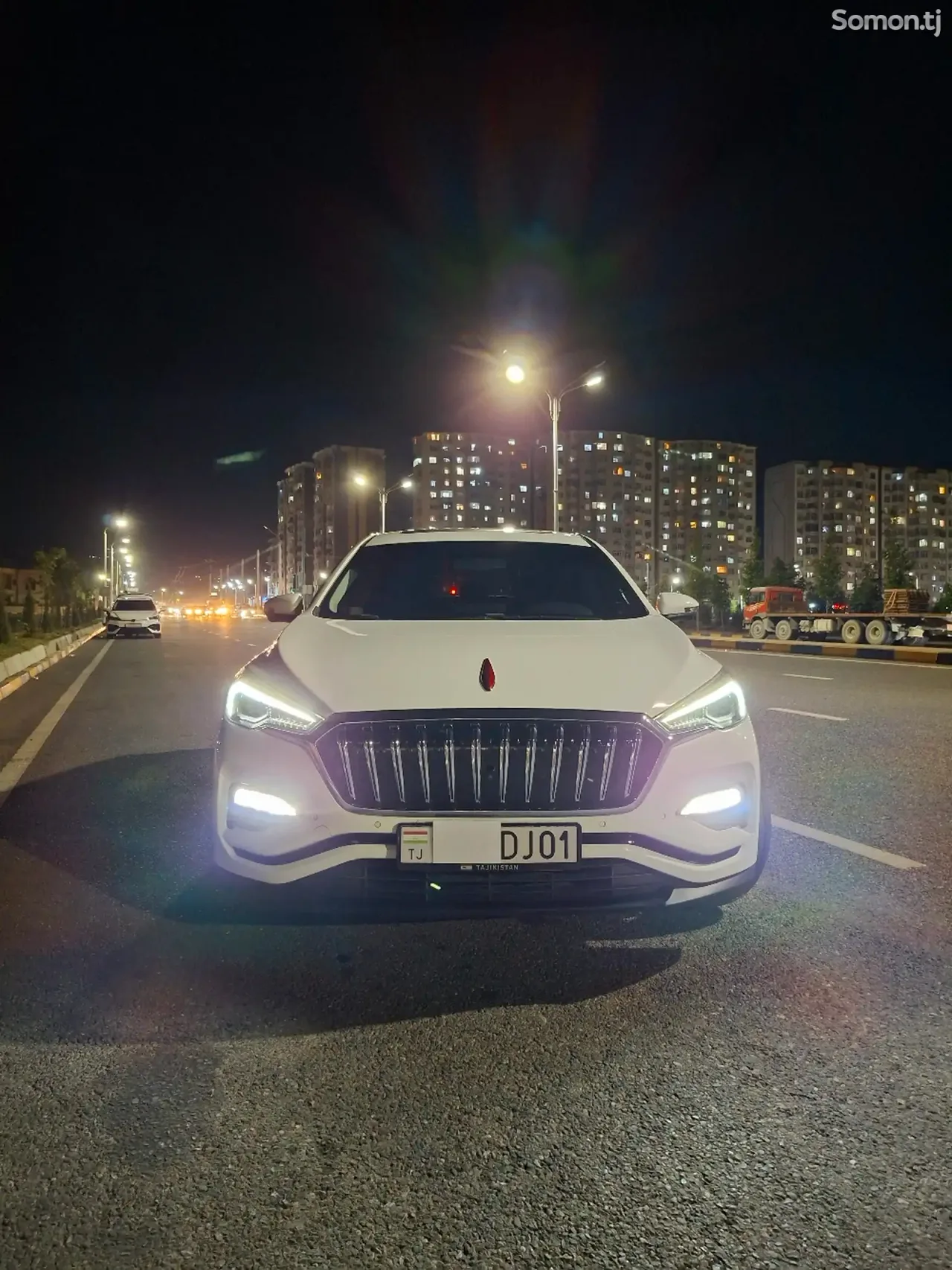 Hongqi E-HS3 2020 · AT