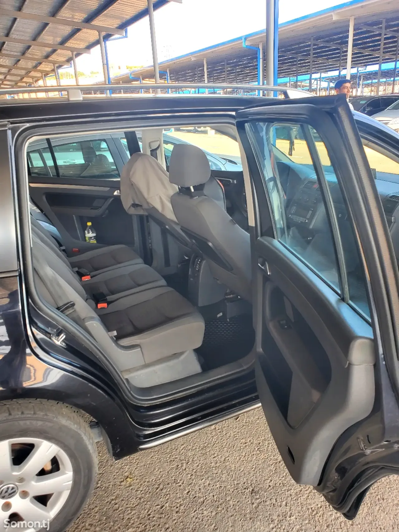 Volkswagen Touran 2007 · 1.4 MT