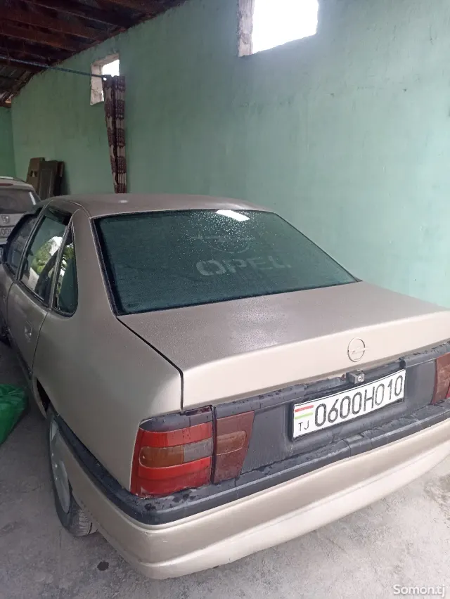 Opel Vectra A 1995 · 1.6 MT