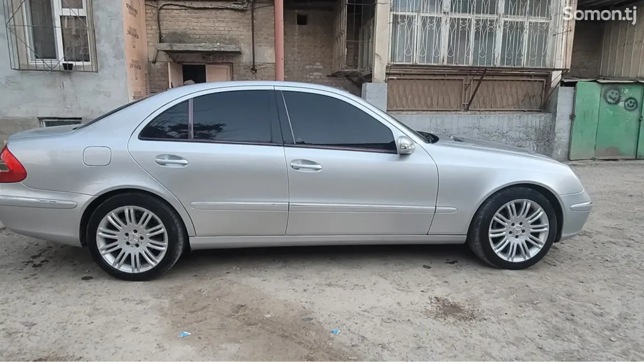 Mercedes-Benz E class 2004 · 2.8 AT