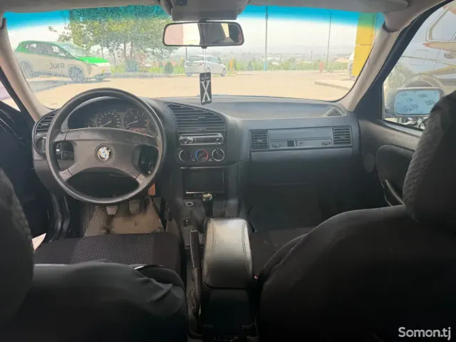 BMW 3 series 1993 · 1.8 MT
