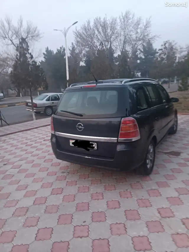 Opel Zafira 2006 · 2.2 AT