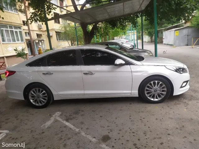 Hyundai Sonata 2015 · 2.0 AT