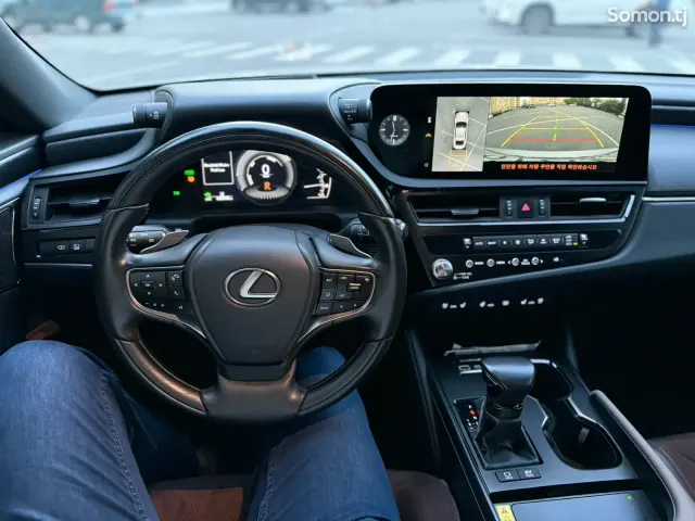 Lexus ES series 2024 · 3.0 AT