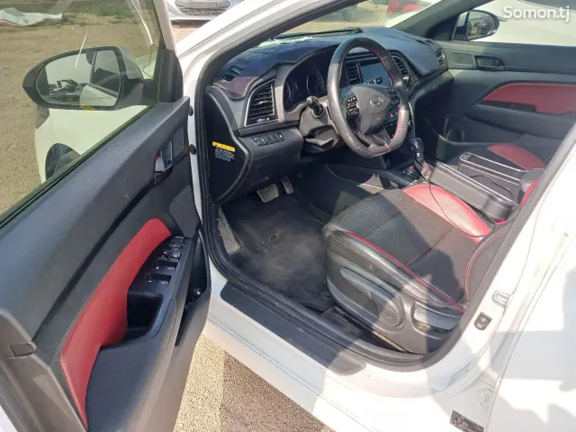 Hyundai Avante 2016 · 1.6 AT