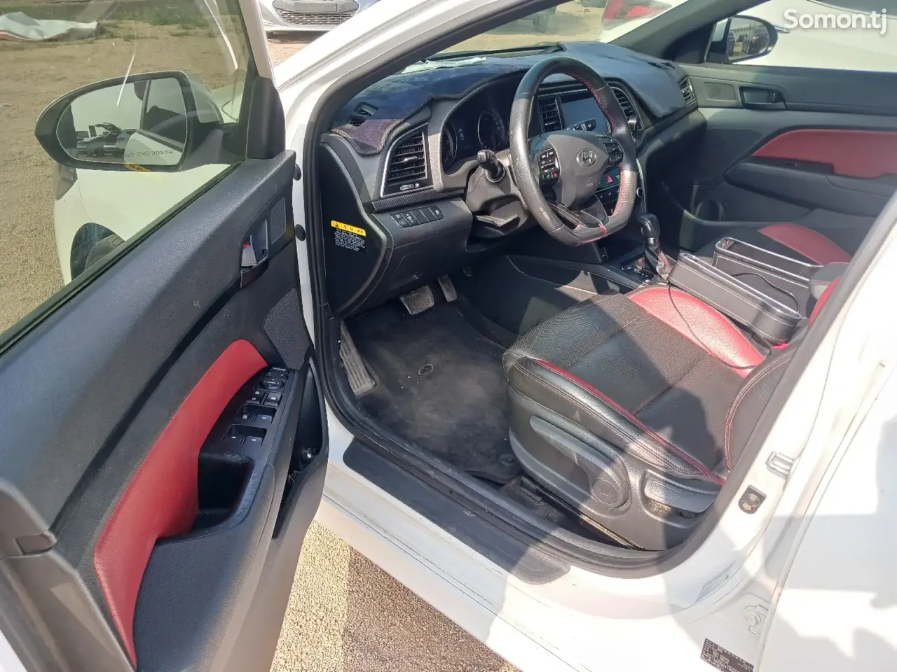 Hyundai Avante 2016 · 1.6 AT