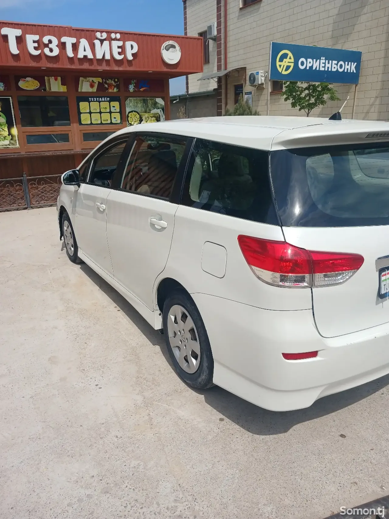 Toyota Wish 2011 · 1.8 AT