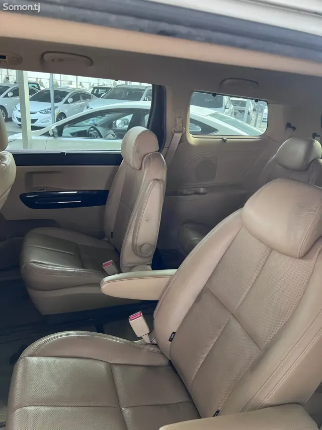 Kia Carnival 2014 · 2.2 AT