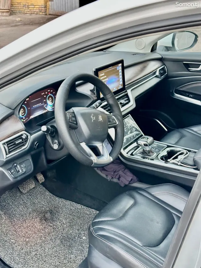 Hongqi E-HS3 2019 · AT