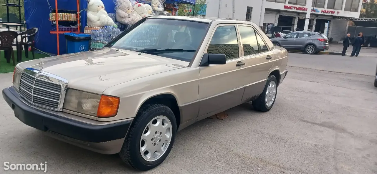 Mercedes-Benz W201 1991 · 2.0 MT