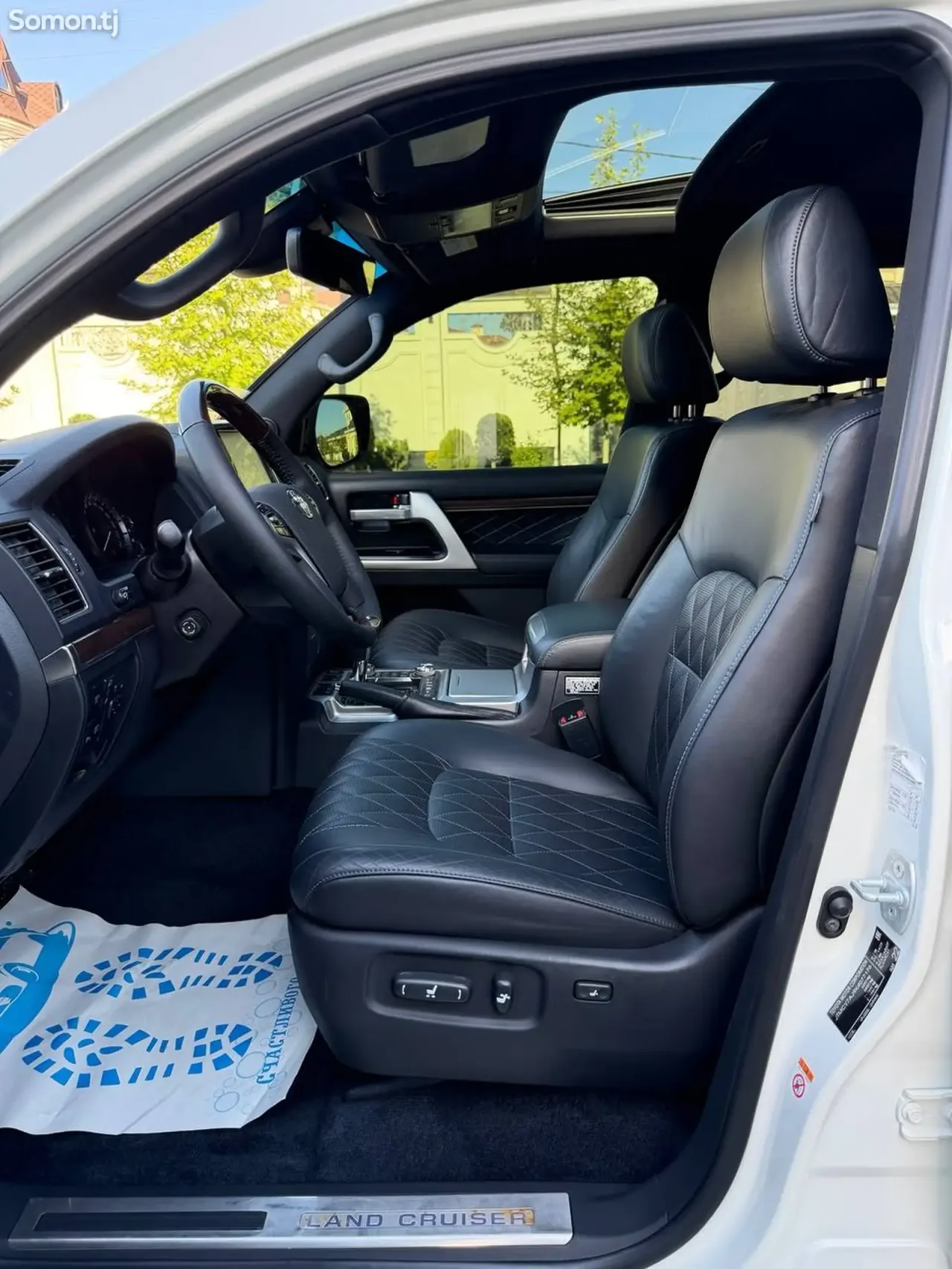 Toyota Land Cruiser 2019 · 4.6 AT