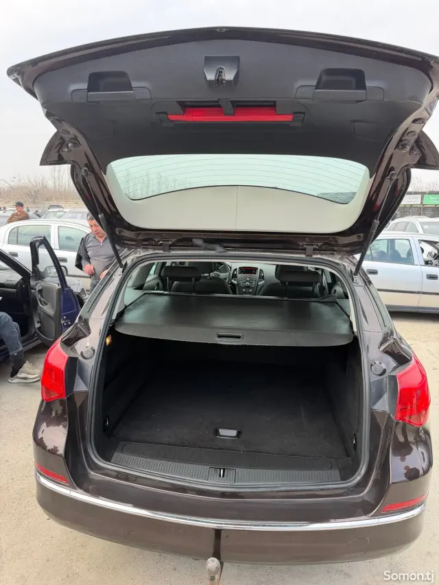 Opel Astra J 2014 · 1.6 MT