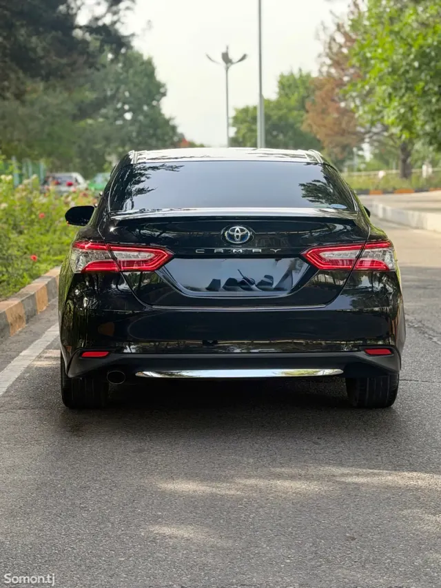 Toyota Camry 2019 · 2.5 AT