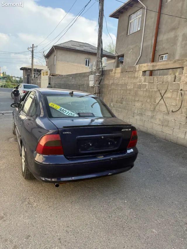Opel Vectra B 1998 · 1.6 MT