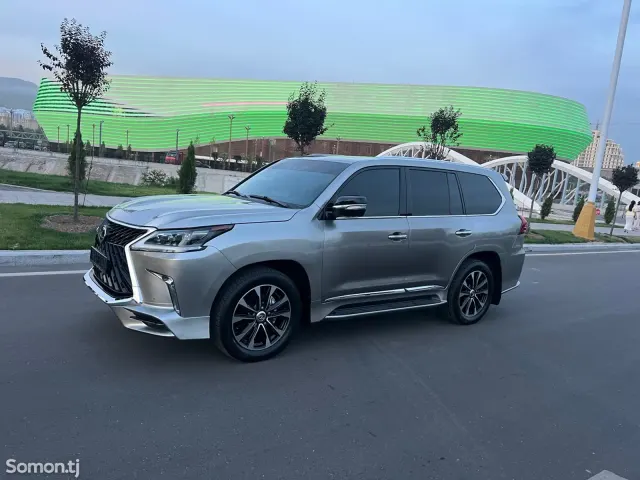 Lexus LX series 2017 · 5.7 AT