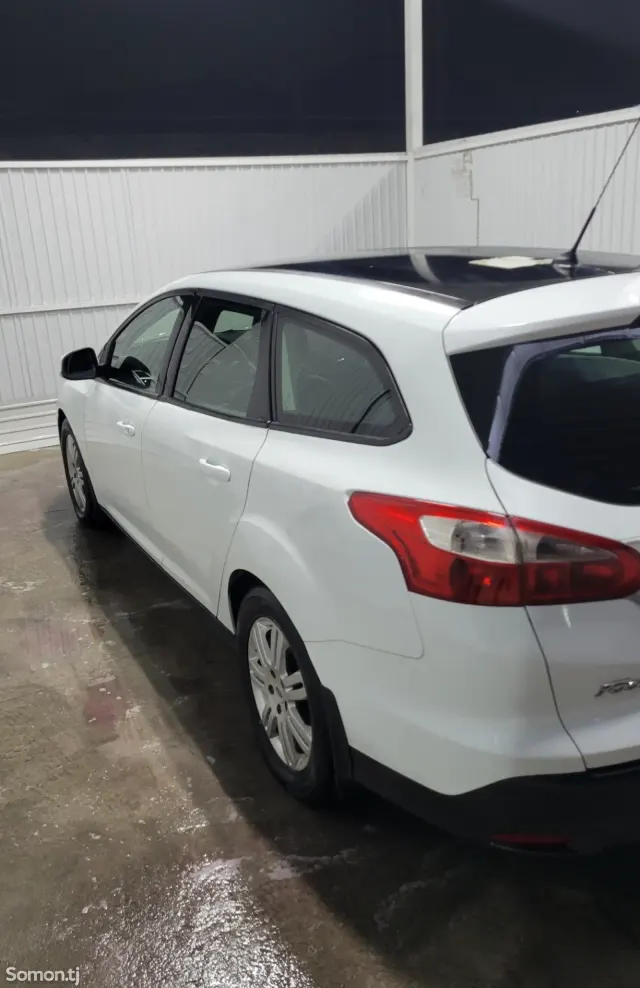Ford Focus 2013 · 1.6 MT