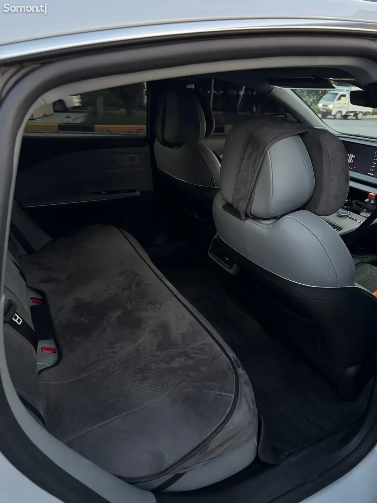 Geely Galaxy E8 2025 · AT