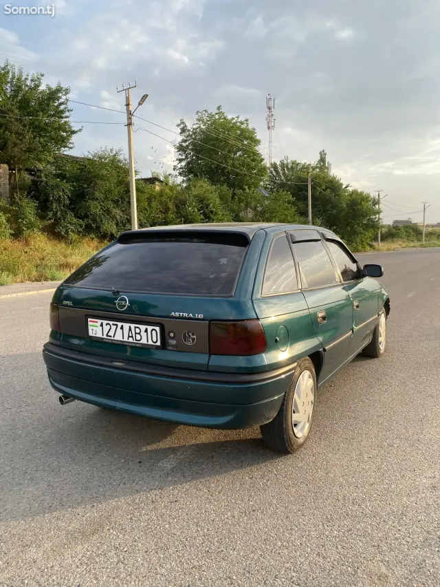 Opel Astra F 1997 · 1.6 MT