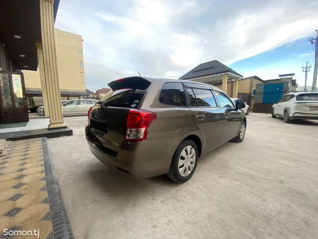 Toyota Fielder 2015 · 1.5 AT