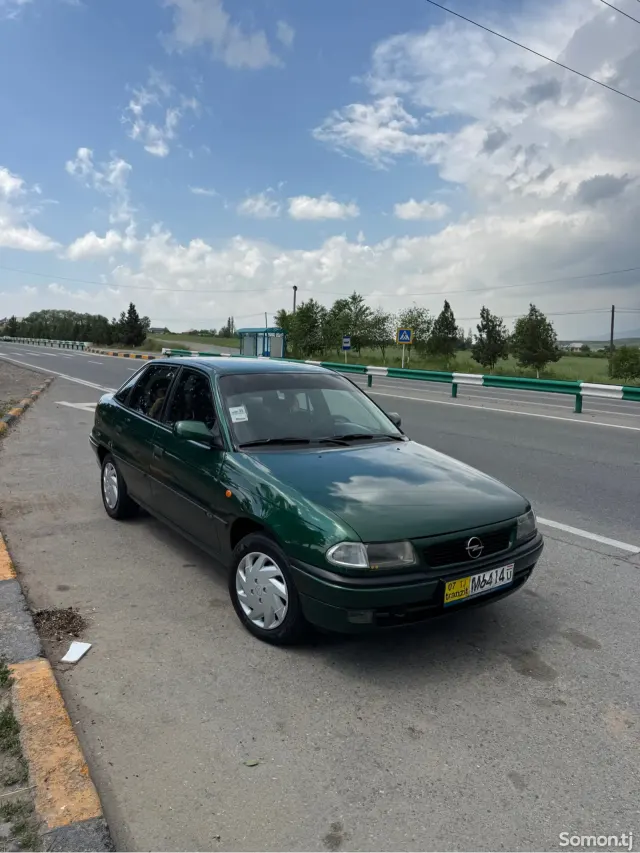 Opel Astra F 1998 · 1.6 MT