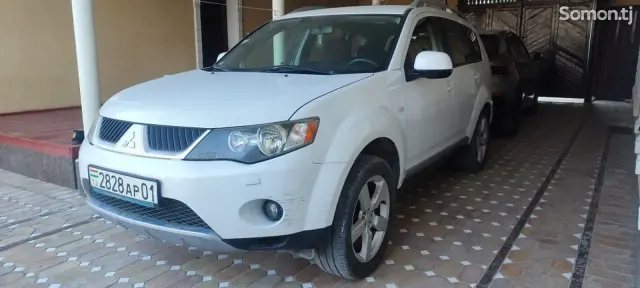 Mitsubishi Outlander 2008 · 2.4 AT