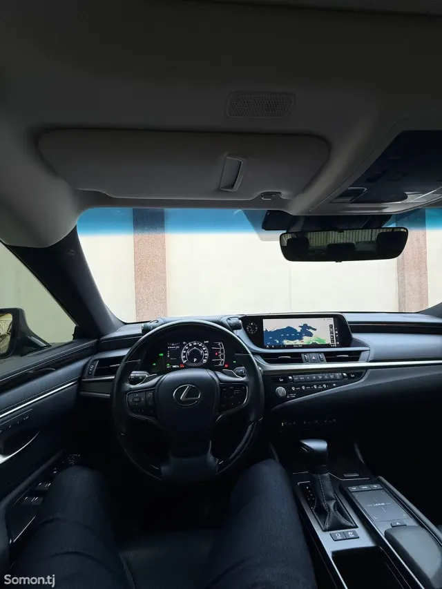 Lexus ES series 2021 · 2.5 AT