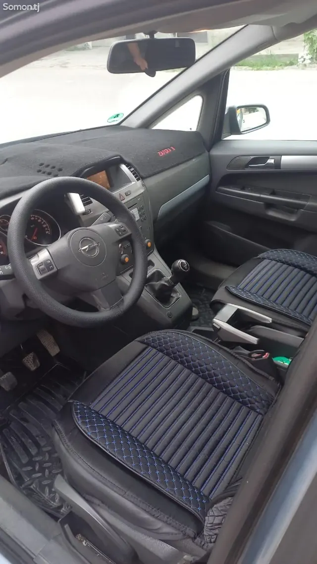 Opel Zafira 2006 · 1.8 MT