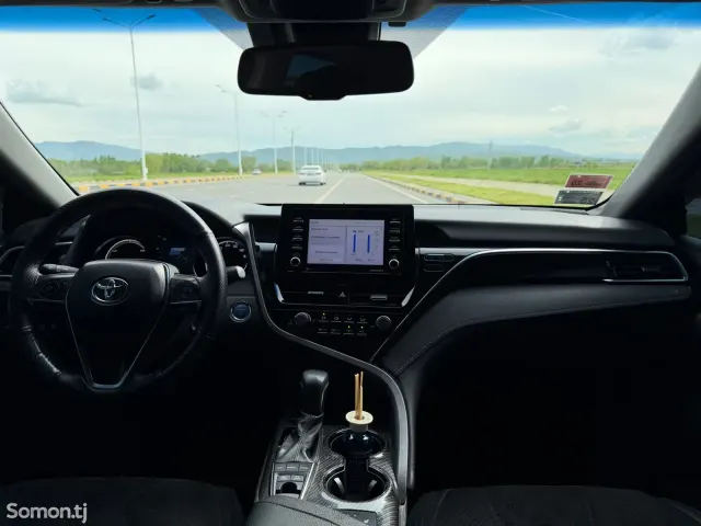 Toyota Camry 2018 · 2.5 AT