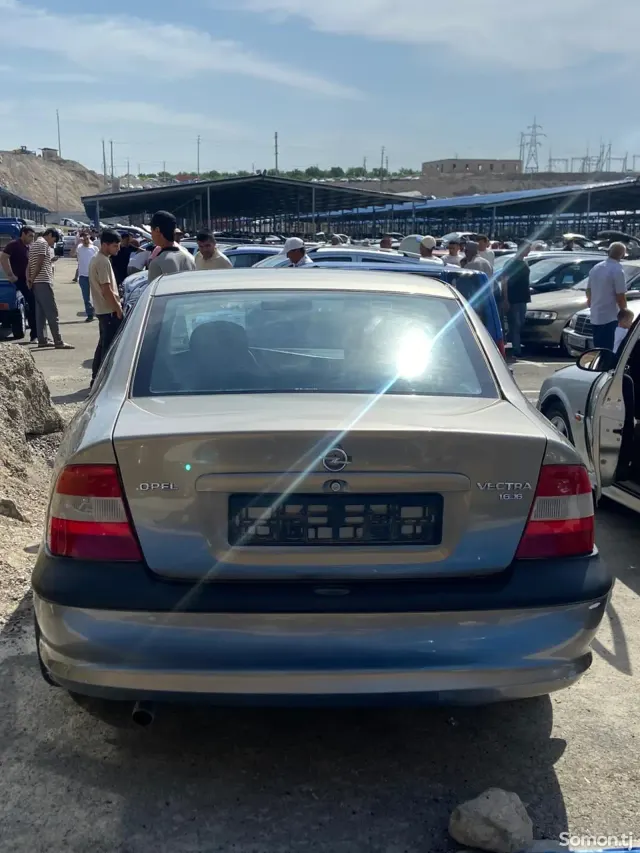 Opel Vectra B 1996 · 1.6 MT