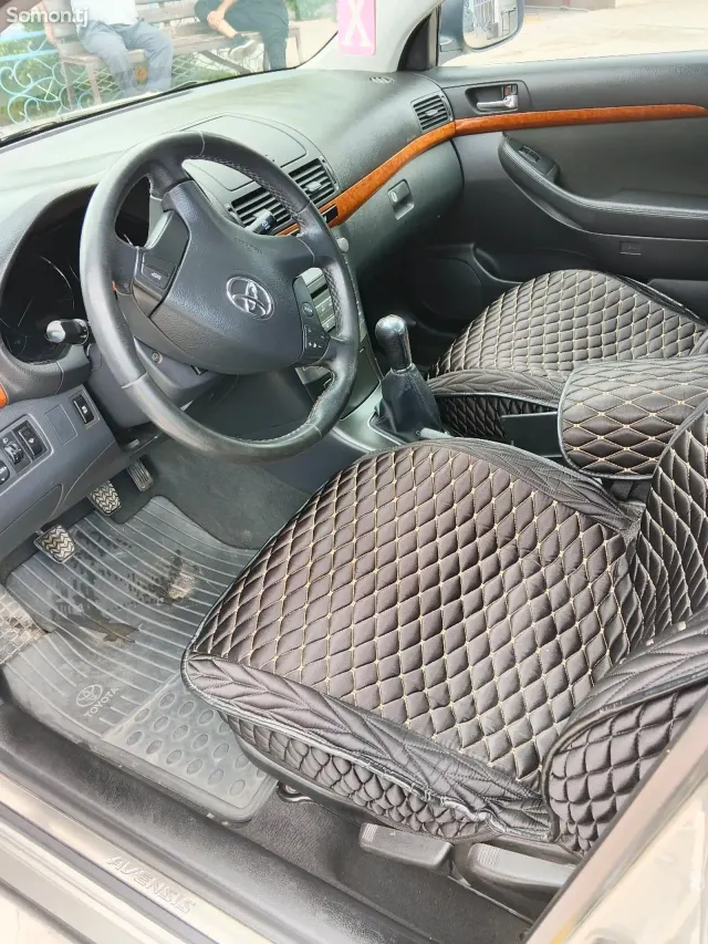 Toyota Avensis 2006 · 6.5 MT
