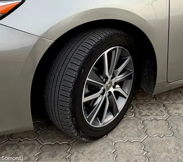 Lexus ES series 2016 · 2.5 AT