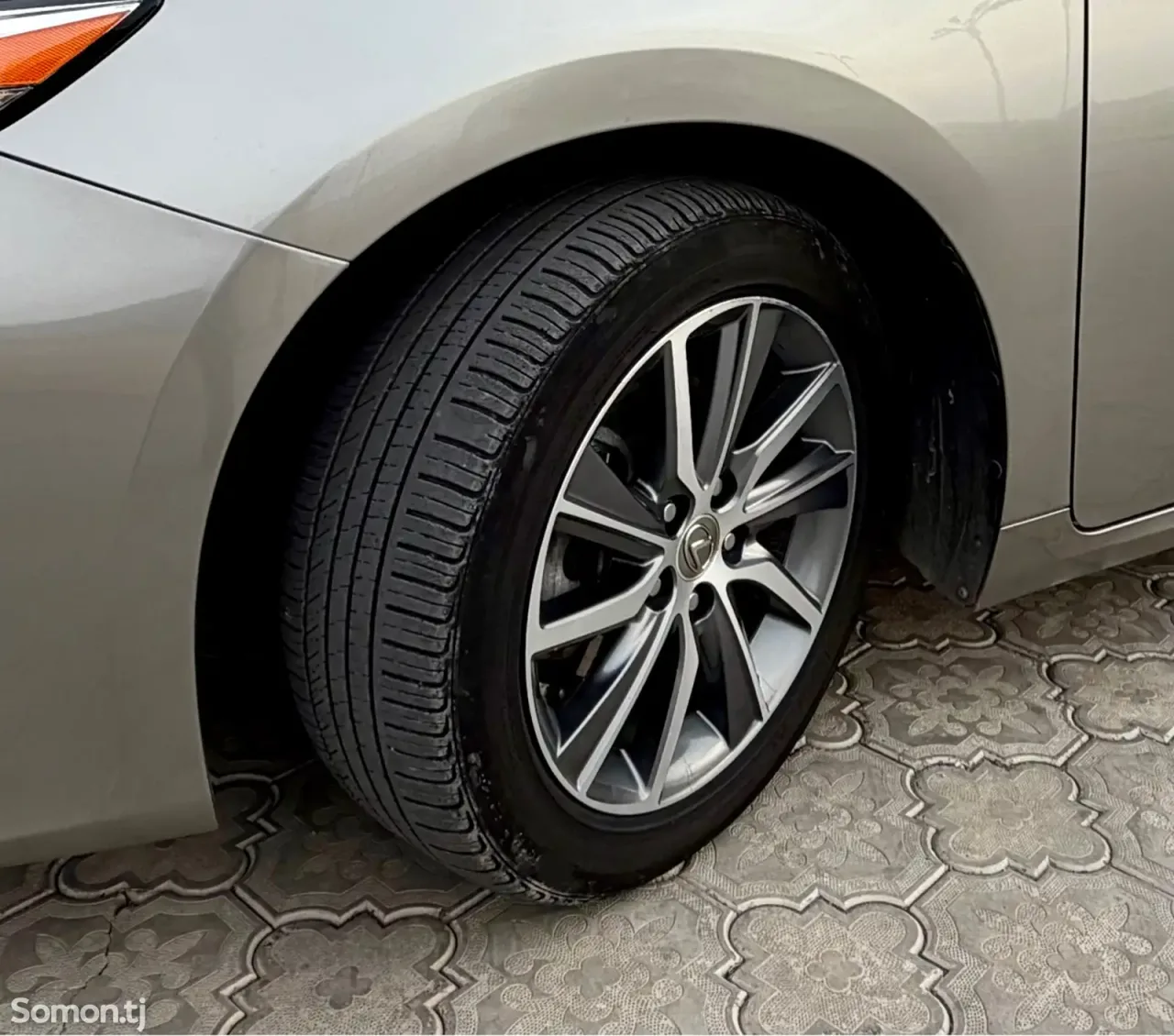 Lexus ES series 2016 · 2.5 AT