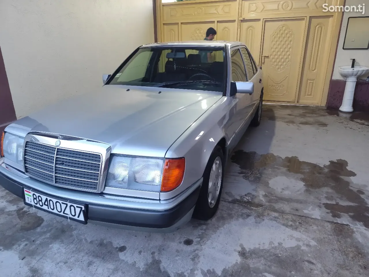 Mercedes-Benz W124 1993 · 2.5 MT