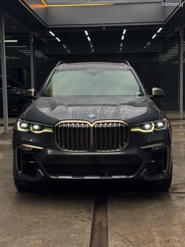 BMW X7 2022 · 4.4 AT