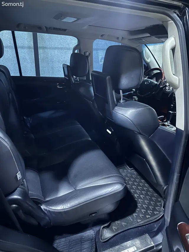 Lexus LX series 2015 · 5.7 AT