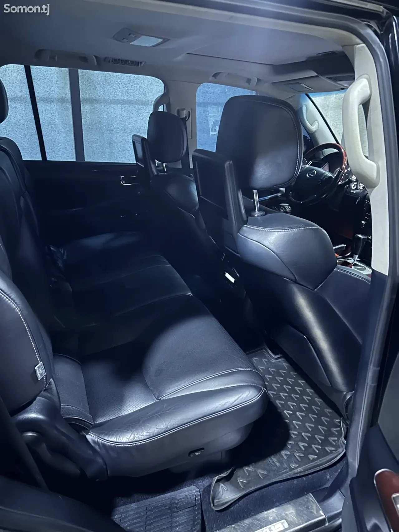Lexus LX series 2015 · 5.7 AT