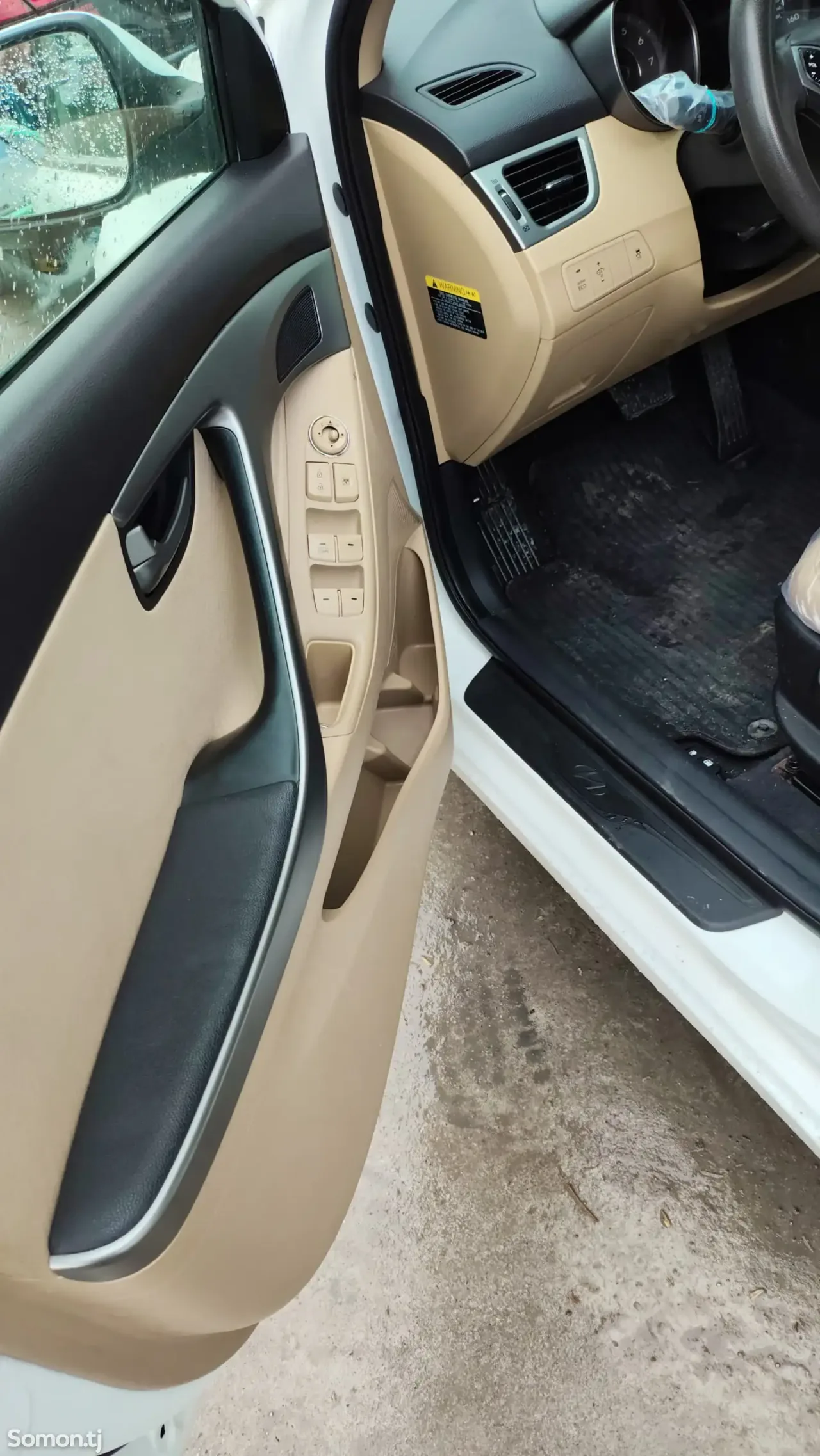 Hyundai Elantra 2013 · 1.8 AT