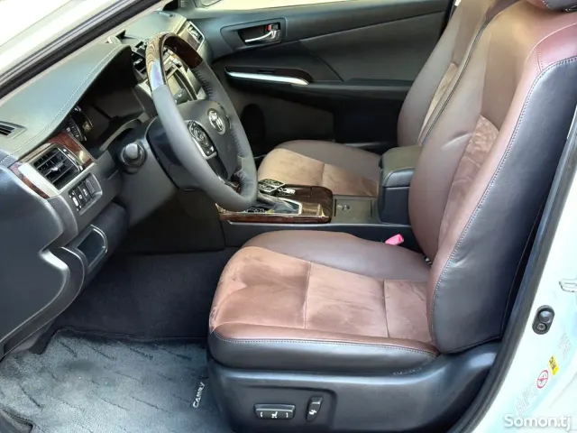 Toyota Camry 2016 · 2.5 AT